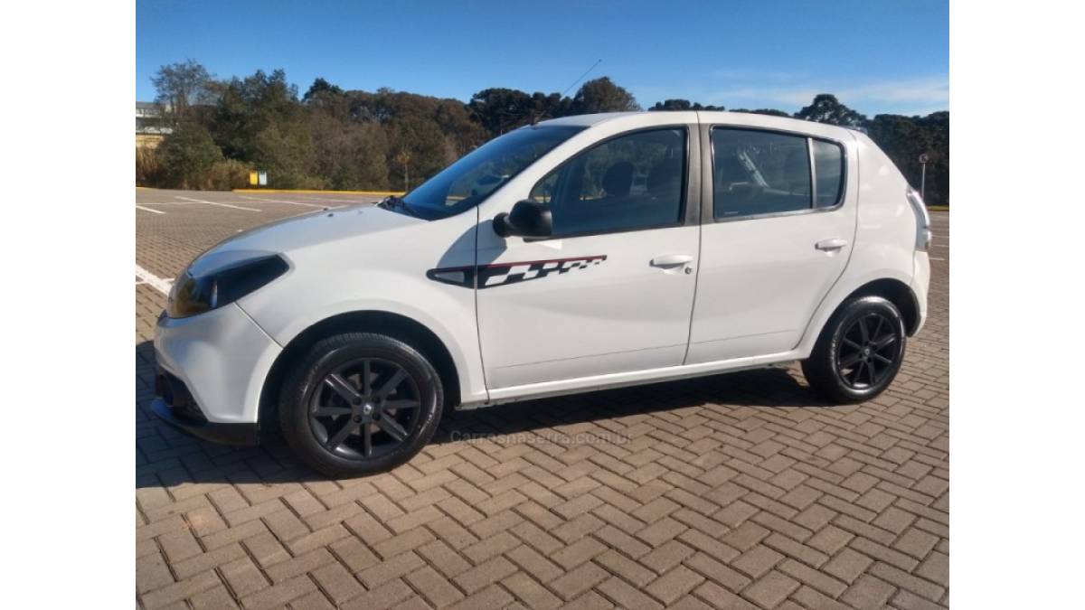 RENAULT - SANDERO - 2014/2014 - Branca - R$ 38.900,00