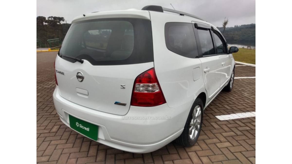 NISSAN - GRAND LIVINA - 2012/2013 - Branca - R$ 39.800,00