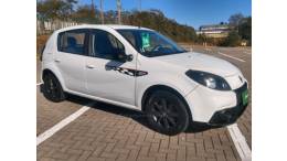 RENAULT - SANDERO - 2014/2014 - Branca - R$ 38.900,00