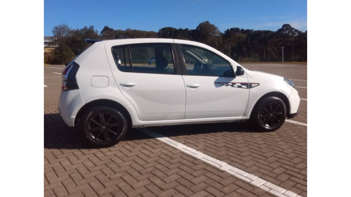 RENAULT - SANDERO - 2014/2014 - Branca - R$ 38.900,00