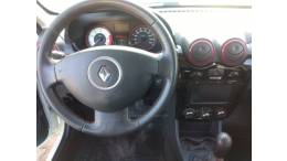 RENAULT - SANDERO - 2014/2014 - Branca - R$ 38.900,00