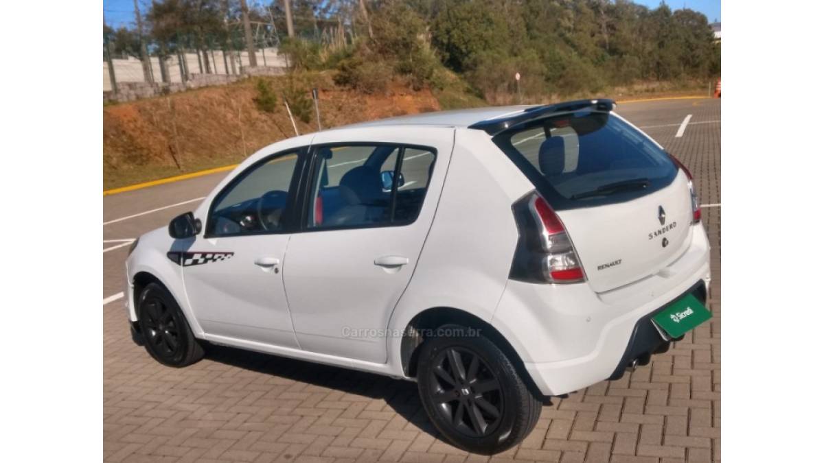 RENAULT - SANDERO - 2014/2014 - Branca - R$ 38.900,00