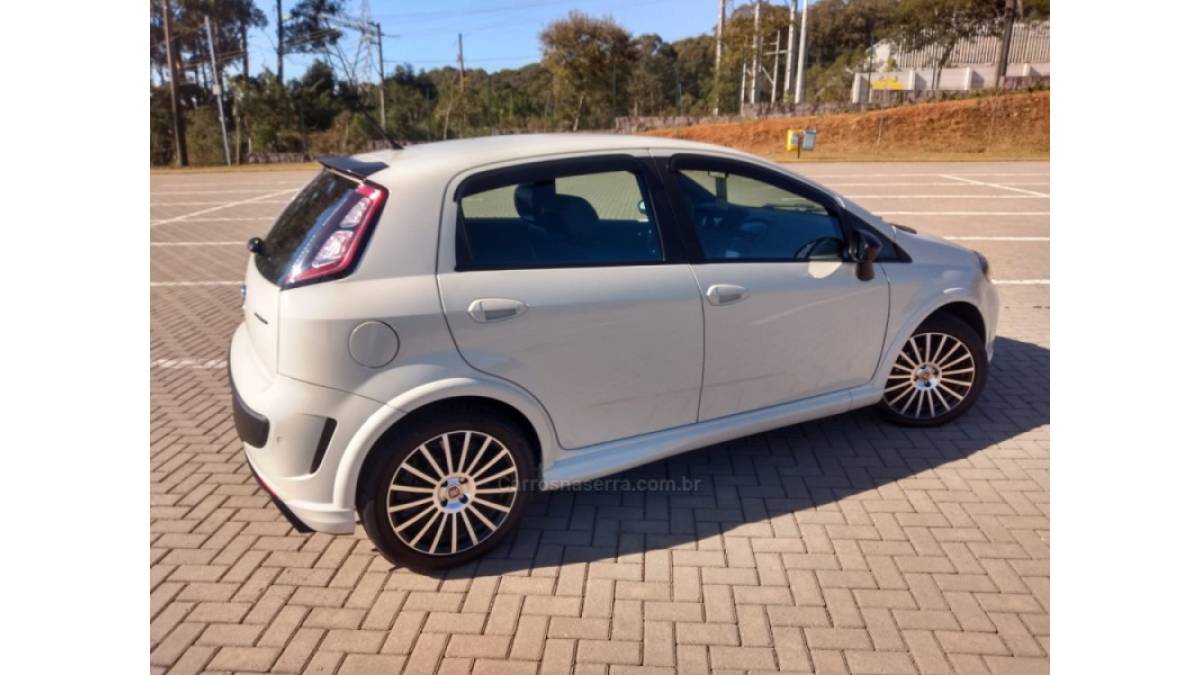 FIAT - PUNTO - 2017/2017 - Branca - R$ 62.800,00