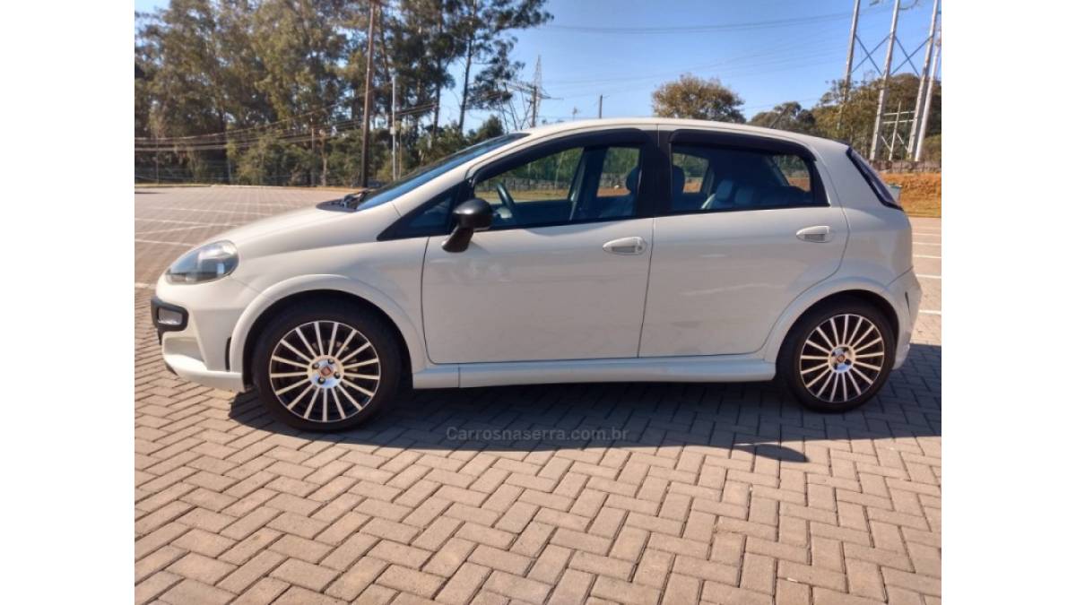 FIAT - PUNTO - 2017/2017 - Branca - R$ 62.800,00